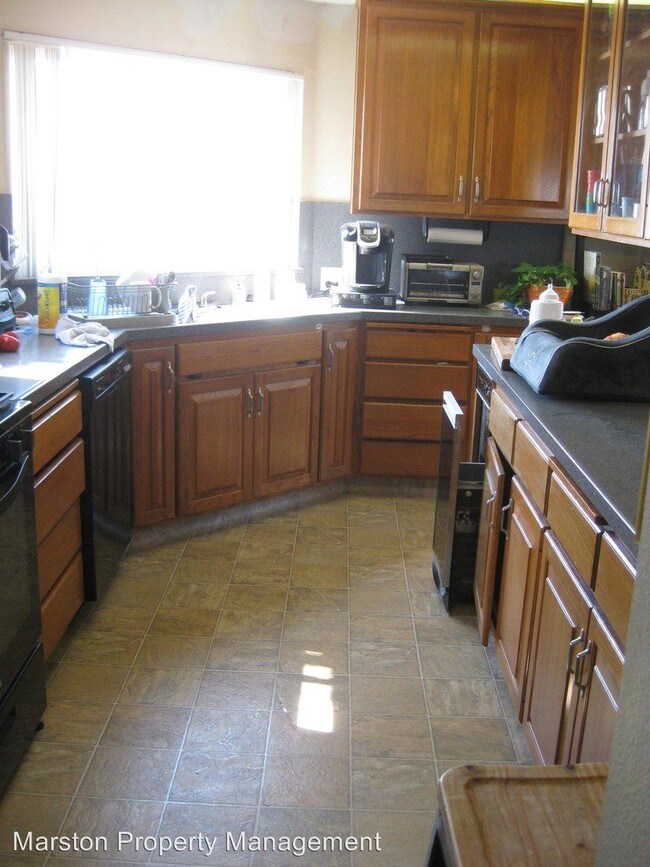 Foto del edificio - 704-706 Santa Barbara Pl