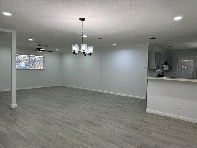 Foto del edificio - 1710 Longhorn Dr