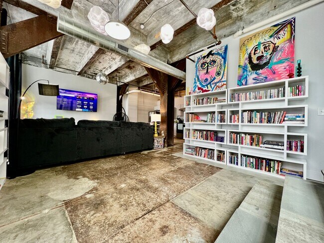 Foto del edificio - Swanky, Funky, Groovy, loft space Cincinnati, Ohio