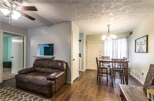 Building Photo - Bryan - (Near Northgate) 2 bedroom / 2  ba...