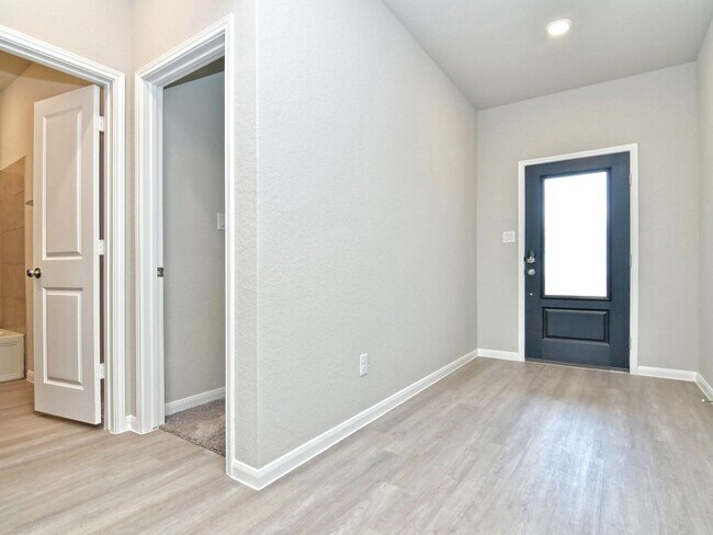 Foto del edificio - 5311 Saunter Ln