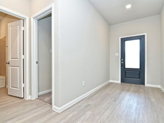 Foto del edificio - Large 3036 SF Home - 5 Bed/3 Bath + Media ...