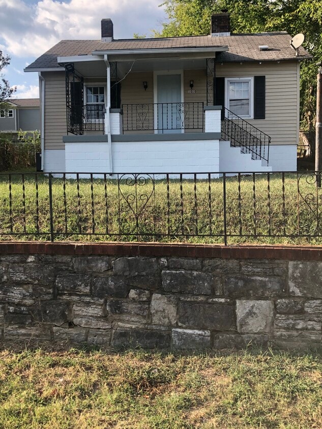 Street view - 1010 Cass St