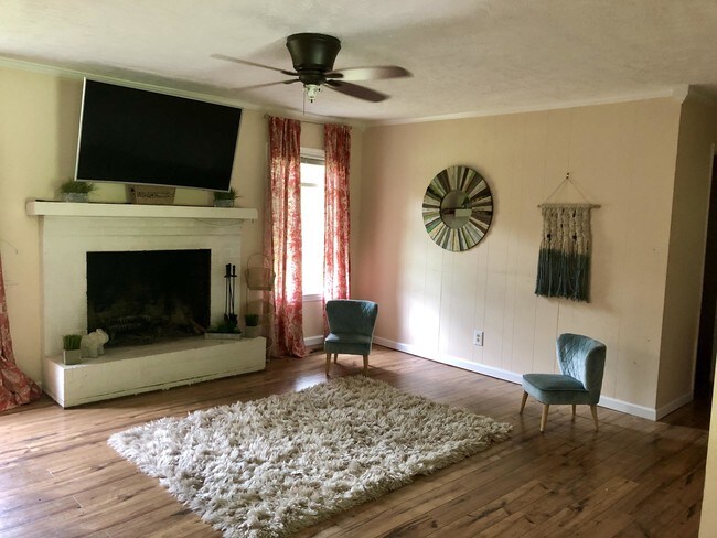 Building Photo - 3279 Lakebay Rd