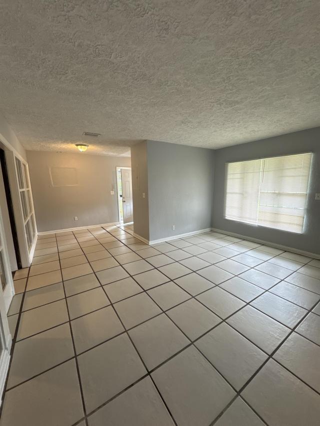 Building Photo - 3 bedroom in Jacksonville FL 32208