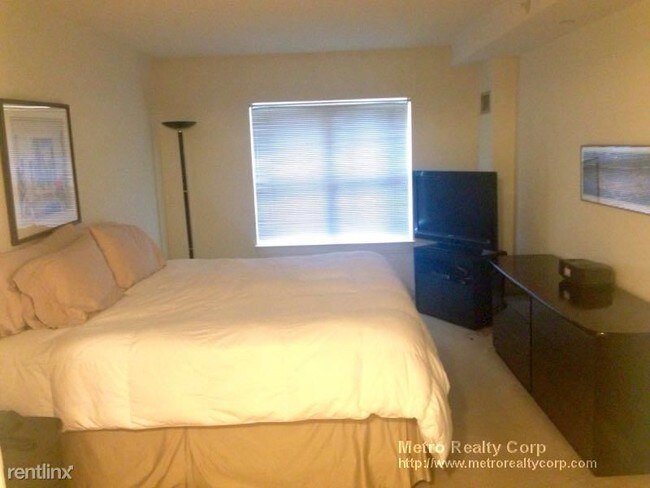 Building Photo - 77 Marion St