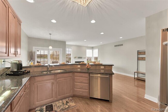 Building Photo - 25844 Island Lake Dr