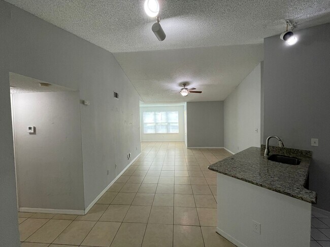 Building Photo - 4572 Commander Dr