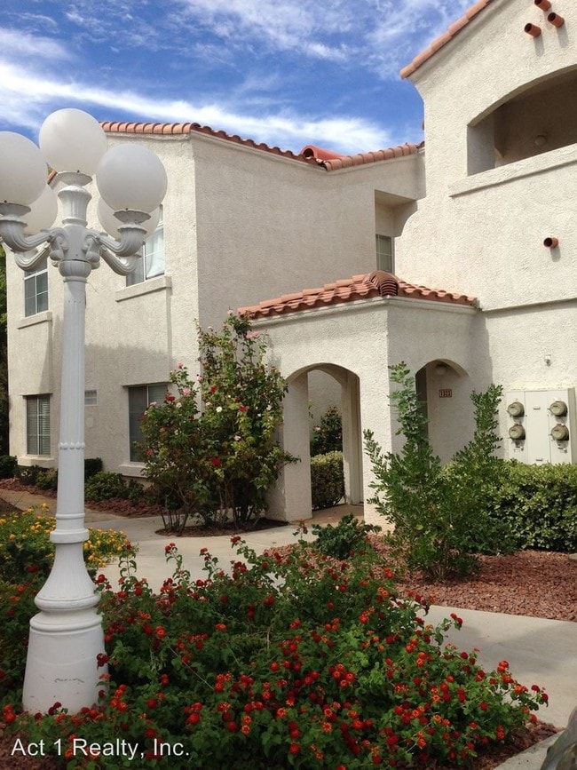 Building Photo - 2975 Bluegrass Ln