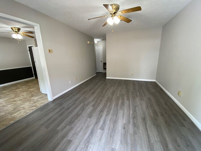 Building Photo - McCullars- 424