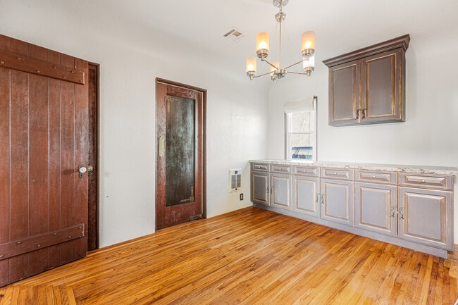 Building Photo - 506 Palomar Ave