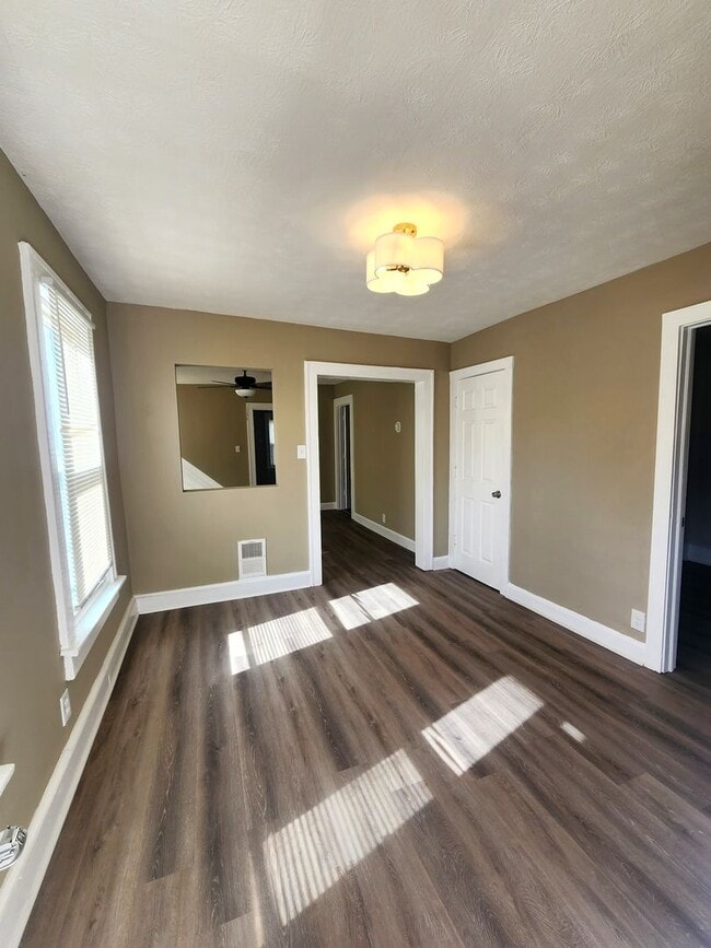 Building Photo - Torres-W 47th