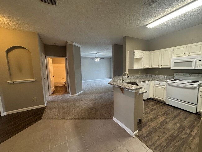 Building Photo - Sail Cove 2/2 Upstairs Condo Available Now!