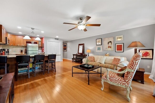 Building Photo - 1818 S Lakeshore Blvd