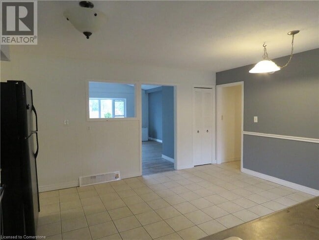 Building Photo - 564 Lakeview Rd