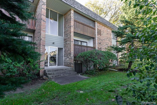 Foto del edificio - 1235 S Maple Rd