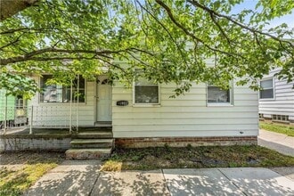 Building Photo - 15902 Maplewood Ave