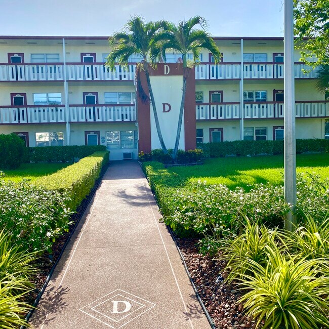 Building Photo - 159 Brighton D