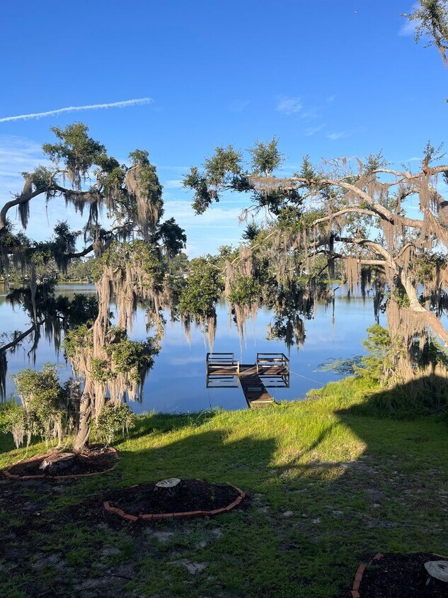 Foto principal - Beautiful lake front home in Lake Park
