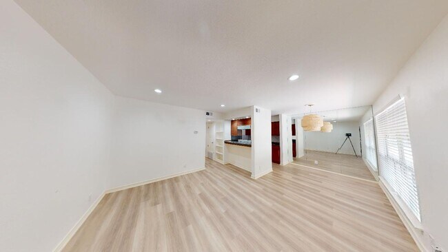 Foto del edificio - Gorgeous Condo nestled right on Lady Bird ...