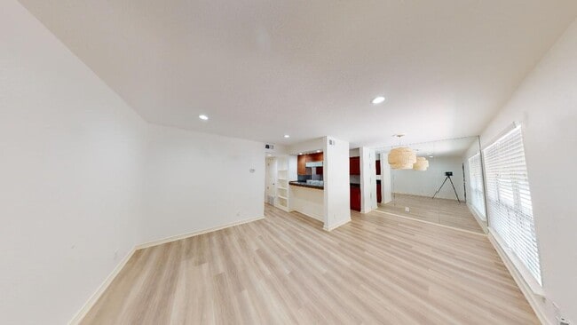 Foto del edificio - Gorgeous Condo nestled right on Lady Bird Lake!