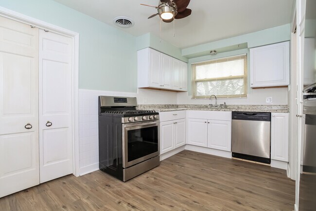Foto del edificio - 5565 Fairwood Rd