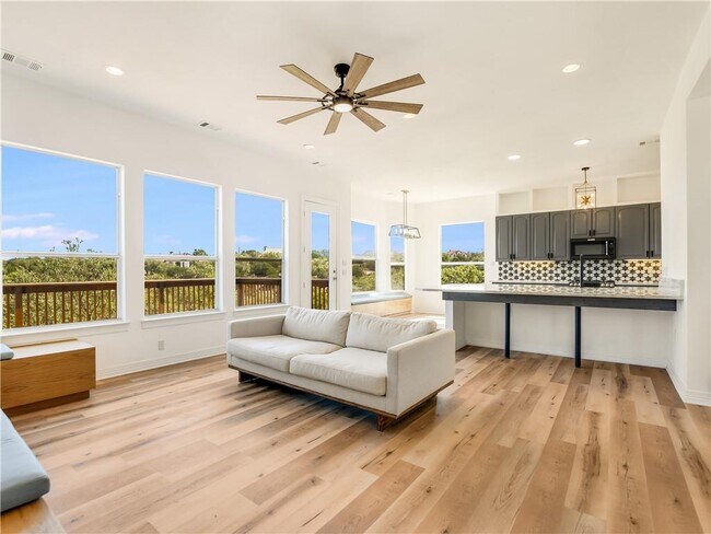 Foto del edificio - 13301 Lone Rider Trail