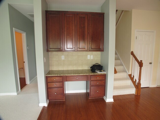 Foto del edificio - Beautiful move-in ready home located in th...