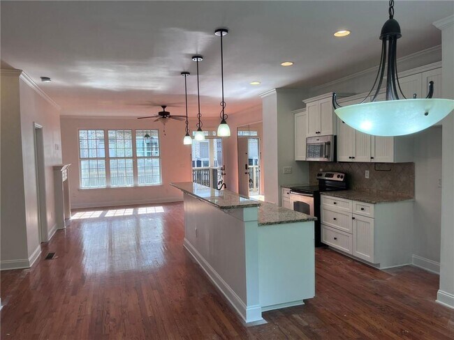 Building Photo - 320 Vannoy Park Lane Dr SE