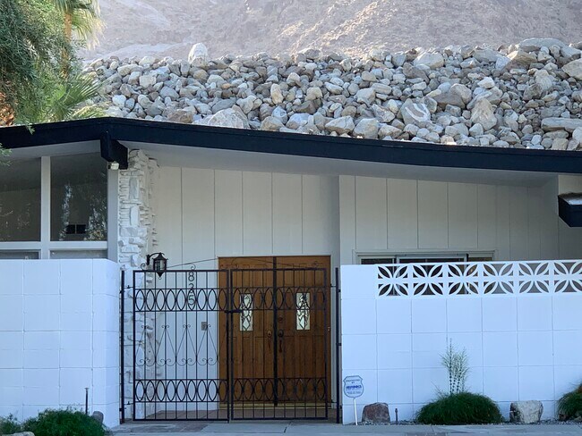 Foto frontal - 835 N Rose Ave