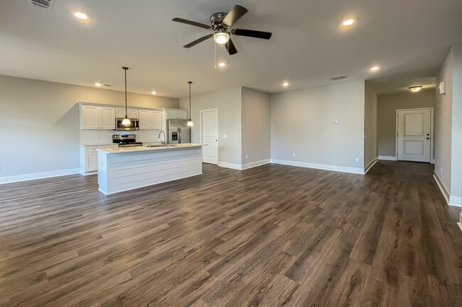 Building Photo - 16 Greyfield Dr