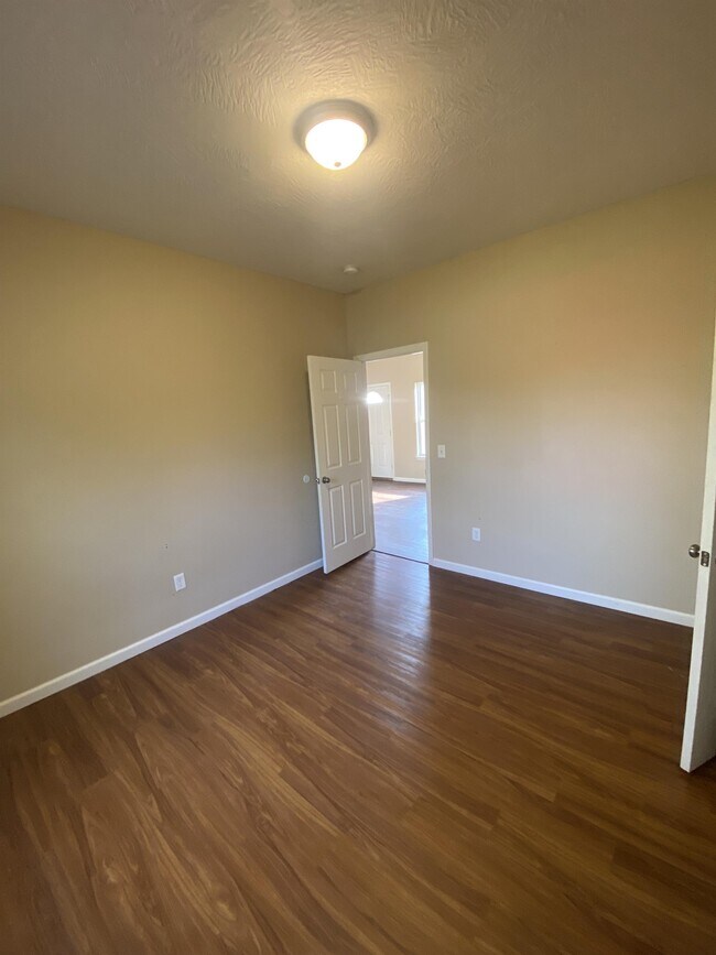 Foto del edificio - 1628 N Barnes Ave