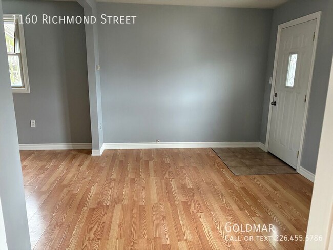 Building Photo - Freshly renovated main floor 1 bedroom uni...