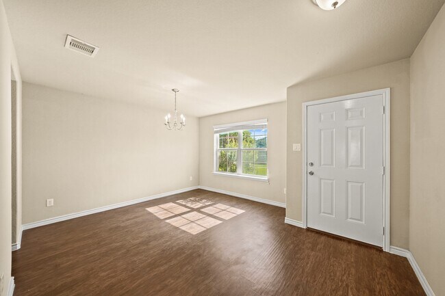Foto del edificio - 3206 Aldridge Dr