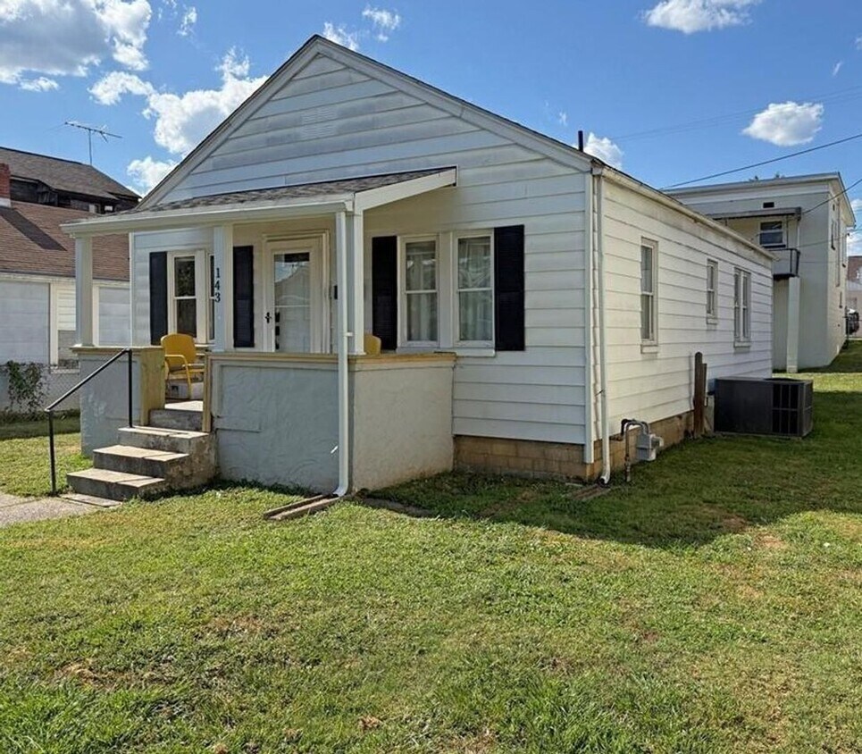 Foto principal - Three Bedroom Newly Renovated Home in South Charleston
