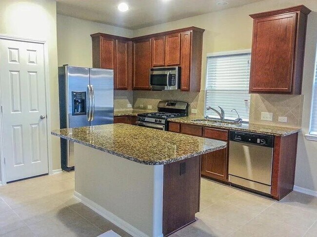 Building Photo - 20735 Pine Rain Ct