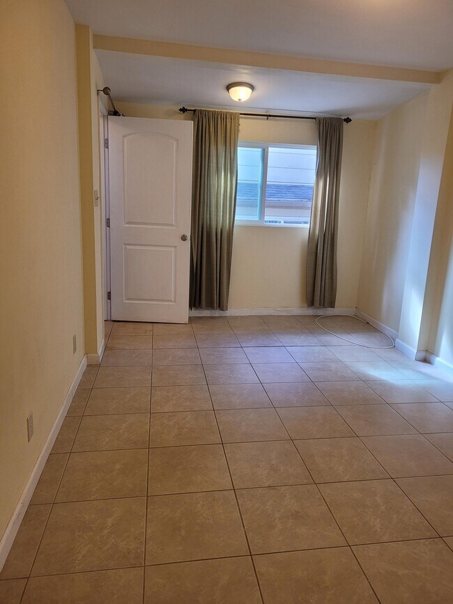 Building Photo - 2407 Saint Louis Dr