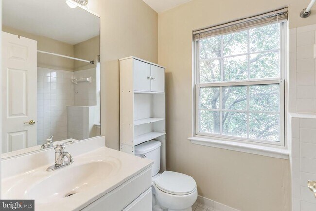 Building Photo - 8711 Spring Brook Way