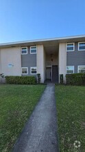 Building Photo - 840 Sky Lake Cir