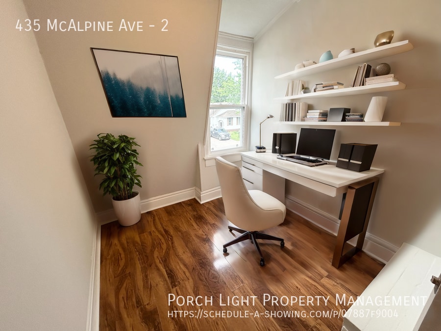 Building Photo - 1 Bedroom Plus Den. Brand New Renovations. Private Laundry.