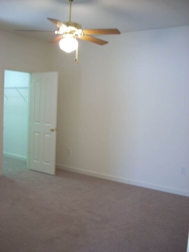 Foto del edificio - 1353SF 2BR 2.5BA 2 car garage