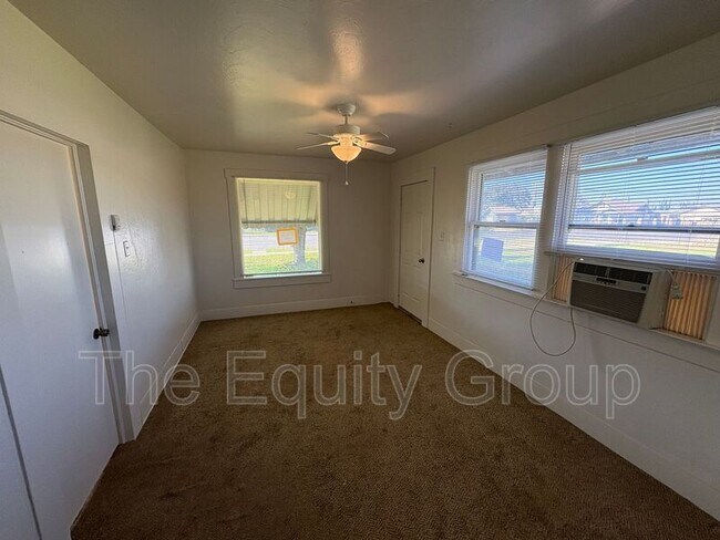 Building Photo - 457 N F St