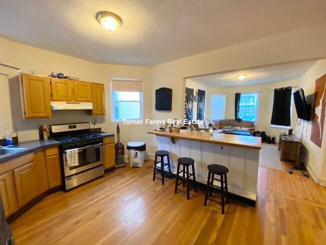 Building Photo - 37 Edison Grn