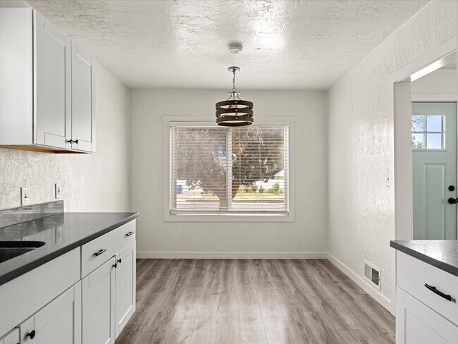 Building Photo - 3568 Orchard Ave