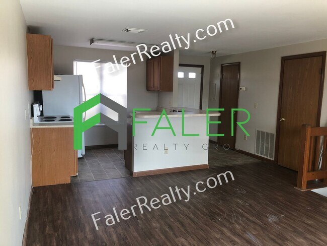 Foto del edificio - Spacious 2 Bed, 1.5 Bath Townhome