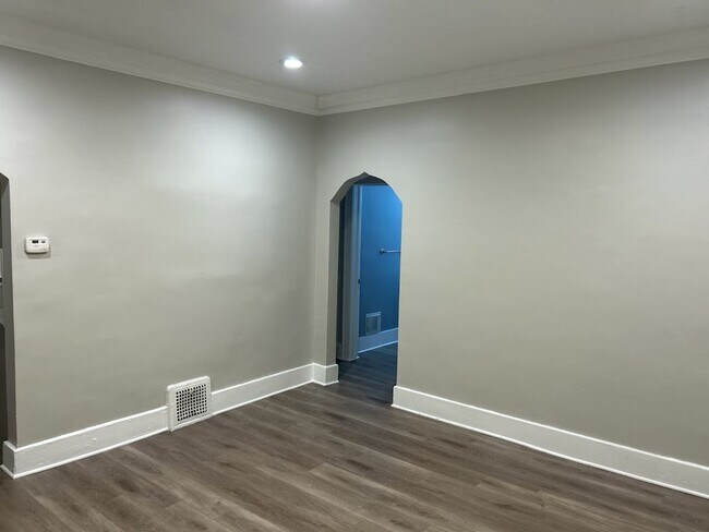 Foto del edificio - 8215/8217 Badger1 LLC
