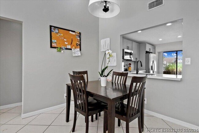 Foto del edificio - 12875 Spinnaker Ln