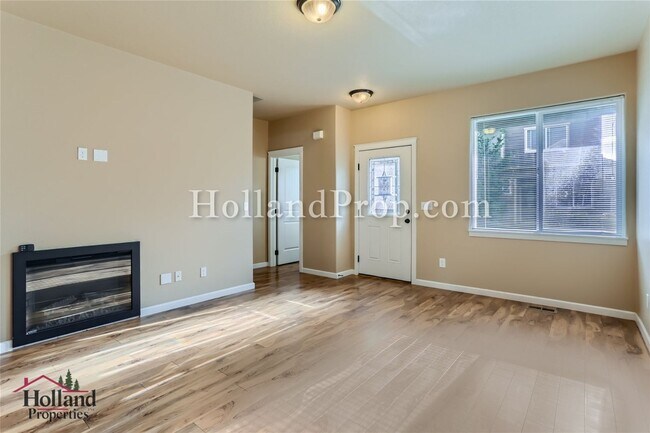 Building Photo - Cute 3bds Home in Planned Community