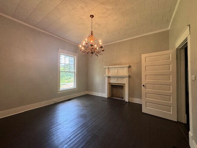 Foto del edificio - 56 Frost School Rd