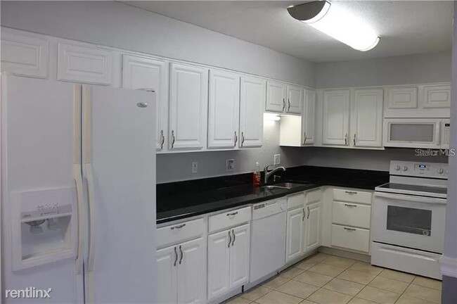 Building Photo - 3 br, 2 bath Condo - 605 Fenton Pl